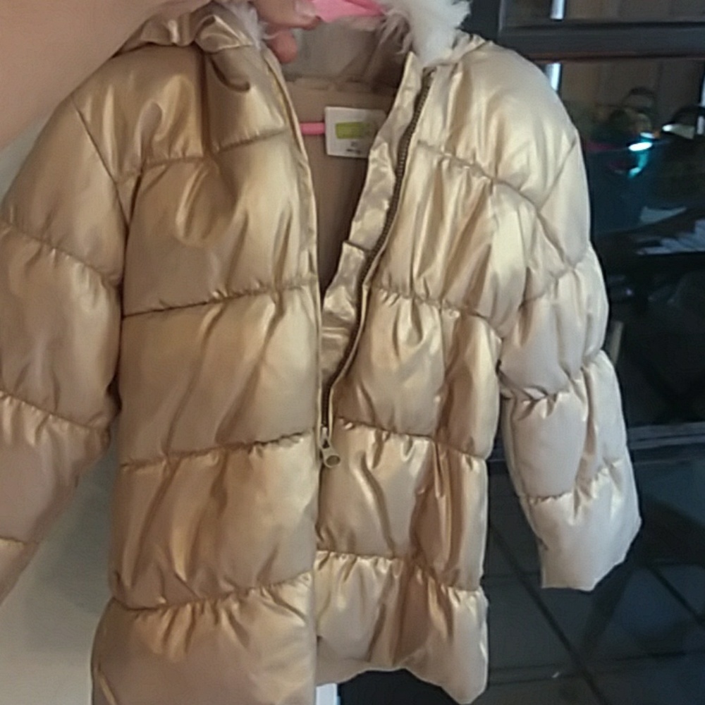 Puffed jacket.